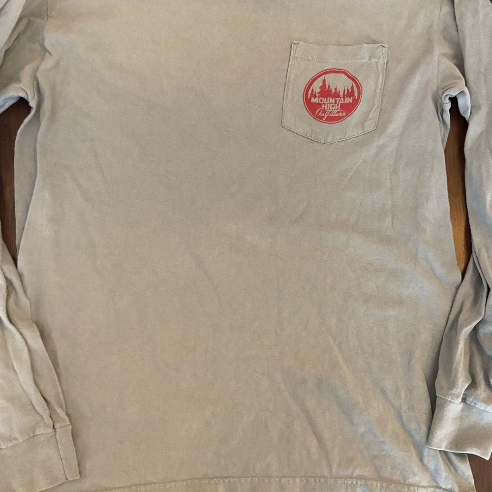 Grey long sleeve shirt
